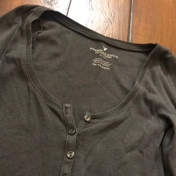 Like new button long sleeved top - Picture 3 of 3